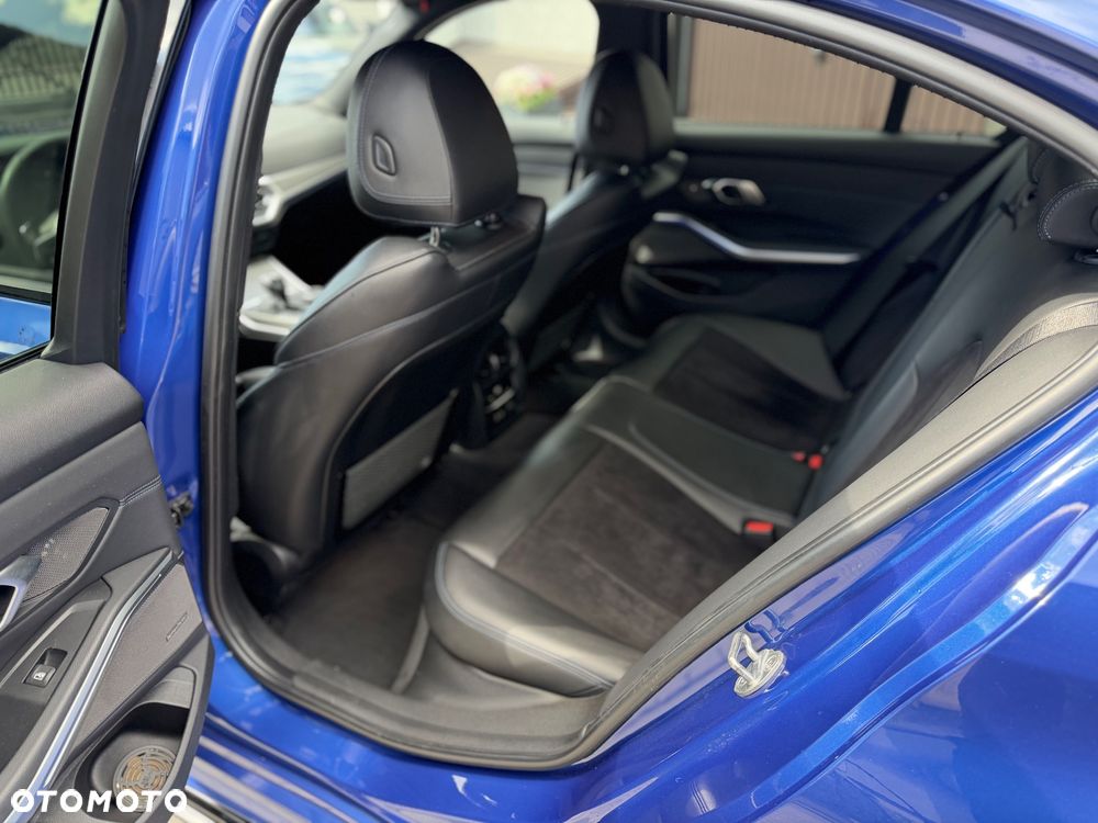BMW Seria 3 320d xDrive M Sport - 23