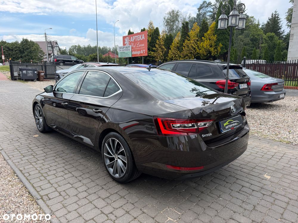 Skoda Superb 2.0 TDI L&K DSG - 37