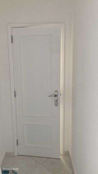 Arrendamento T2 Remodelado em Cacilhas - 1050€ Negociáveis - Grande imagem: 4/8