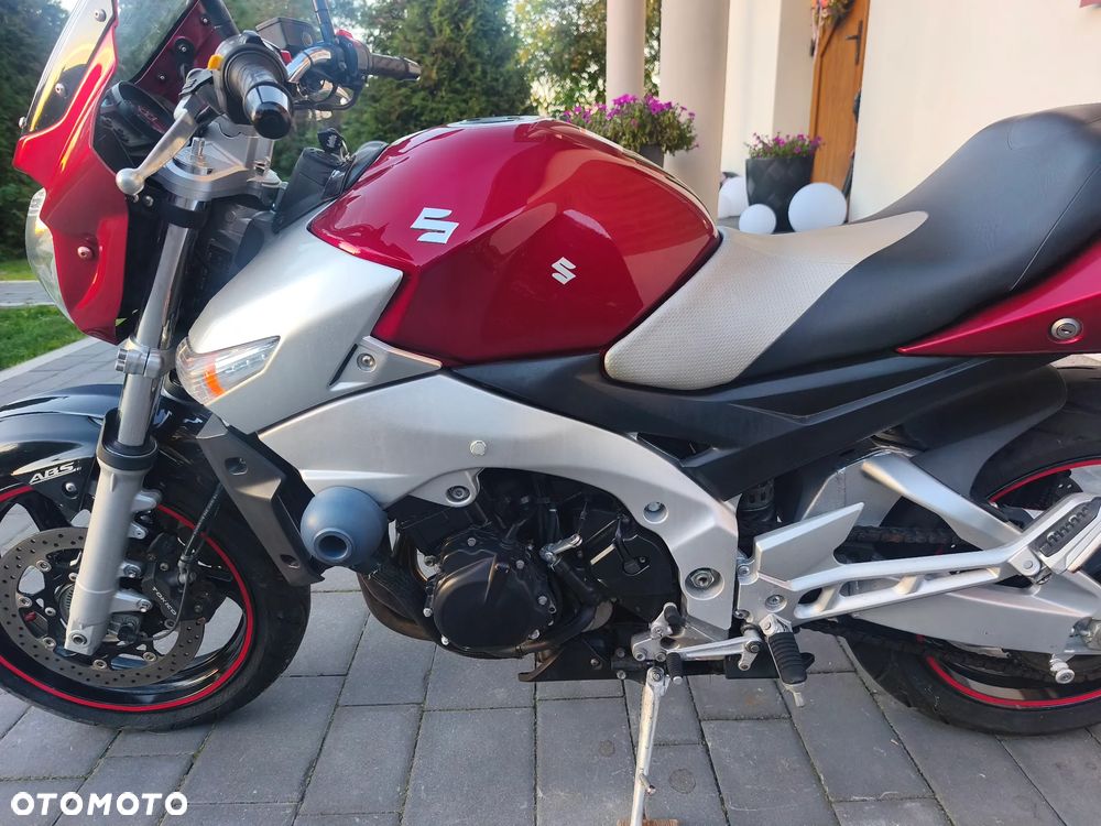 Suzuki GSR - 18