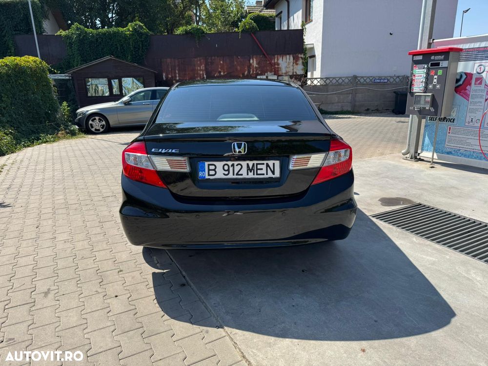 Honda Civic 1.8 MT ES - 3