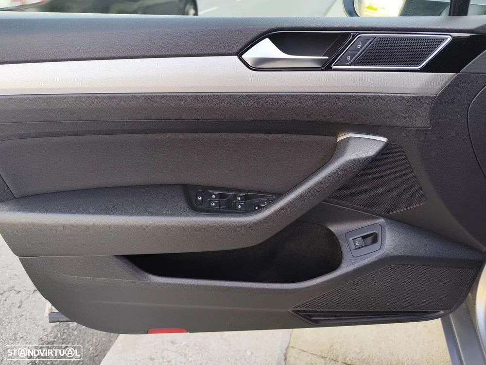 VW Passat Variant 2.0 TDI Confortline DSG - 21