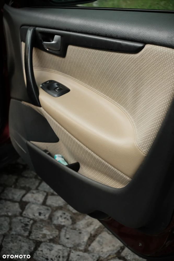 Volvo S60 2.4 - 13
