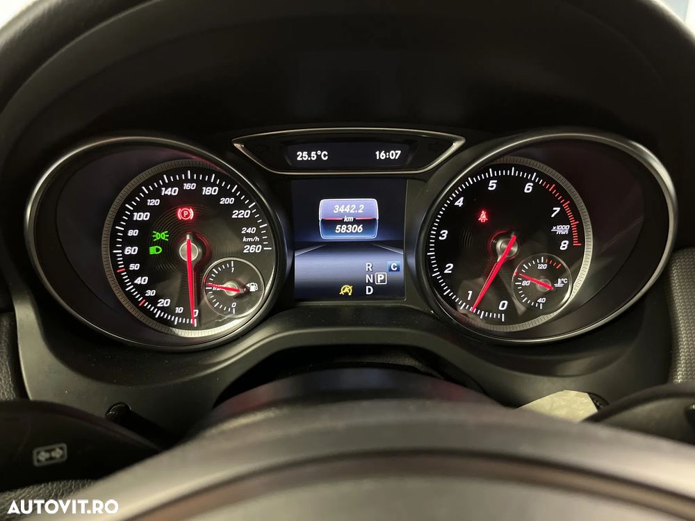 Mercedes-Benz CLA 180 7G-DCT Urban - 16