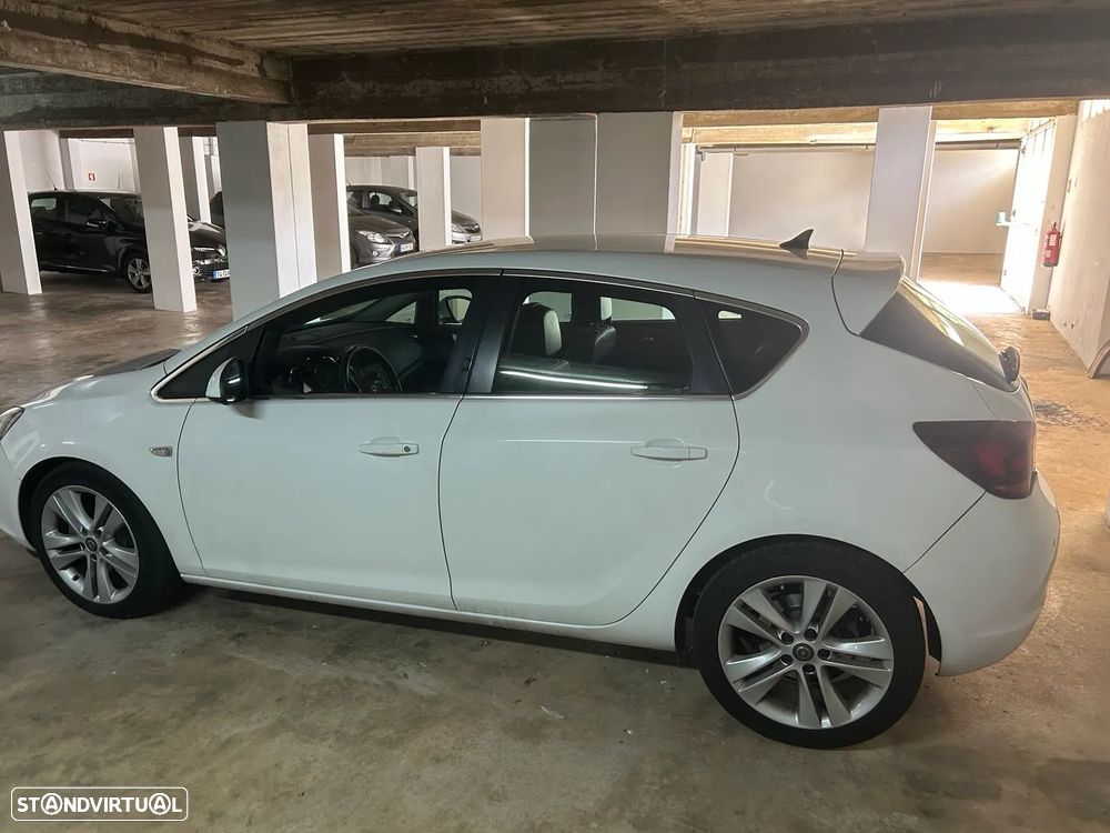 Opel Astra 1.7 CDTi Cosmo - 1
