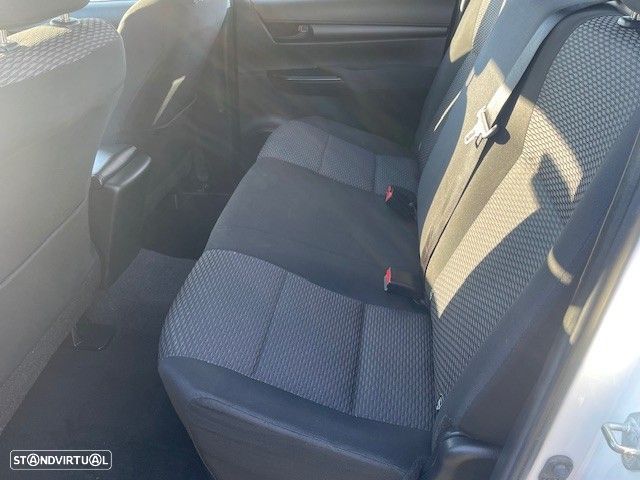 Toyota Hilux 2.4 D-4D 4WD CD CM - 8