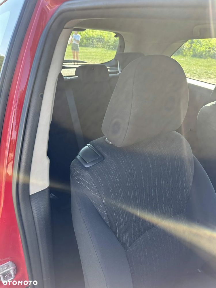 Toyota Auris 1.4 VVT-i Terra - 17