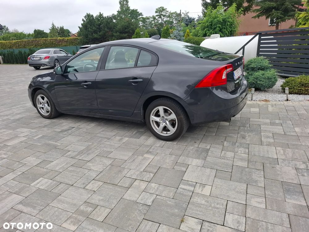 Volvo S60 D2 Momentum - 8