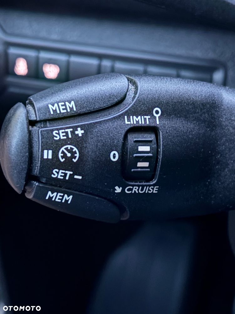 Peugeot 308 1.2 PureTech Allure S&S - 17