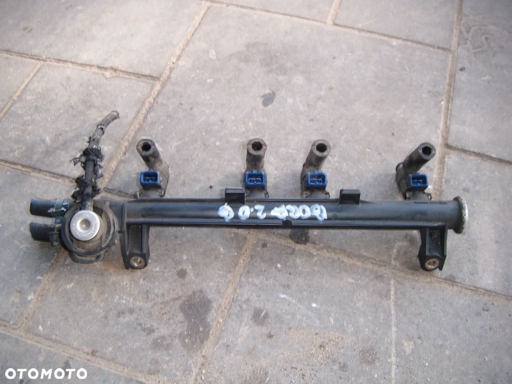 vw bora 2.0 8v listwa wtryskowa kompletna 037133317n - 1