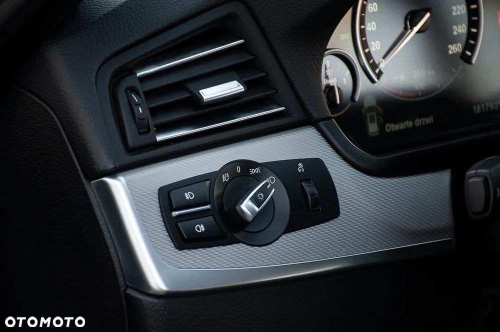 BMW Seria 5 520d Sport Line - 24