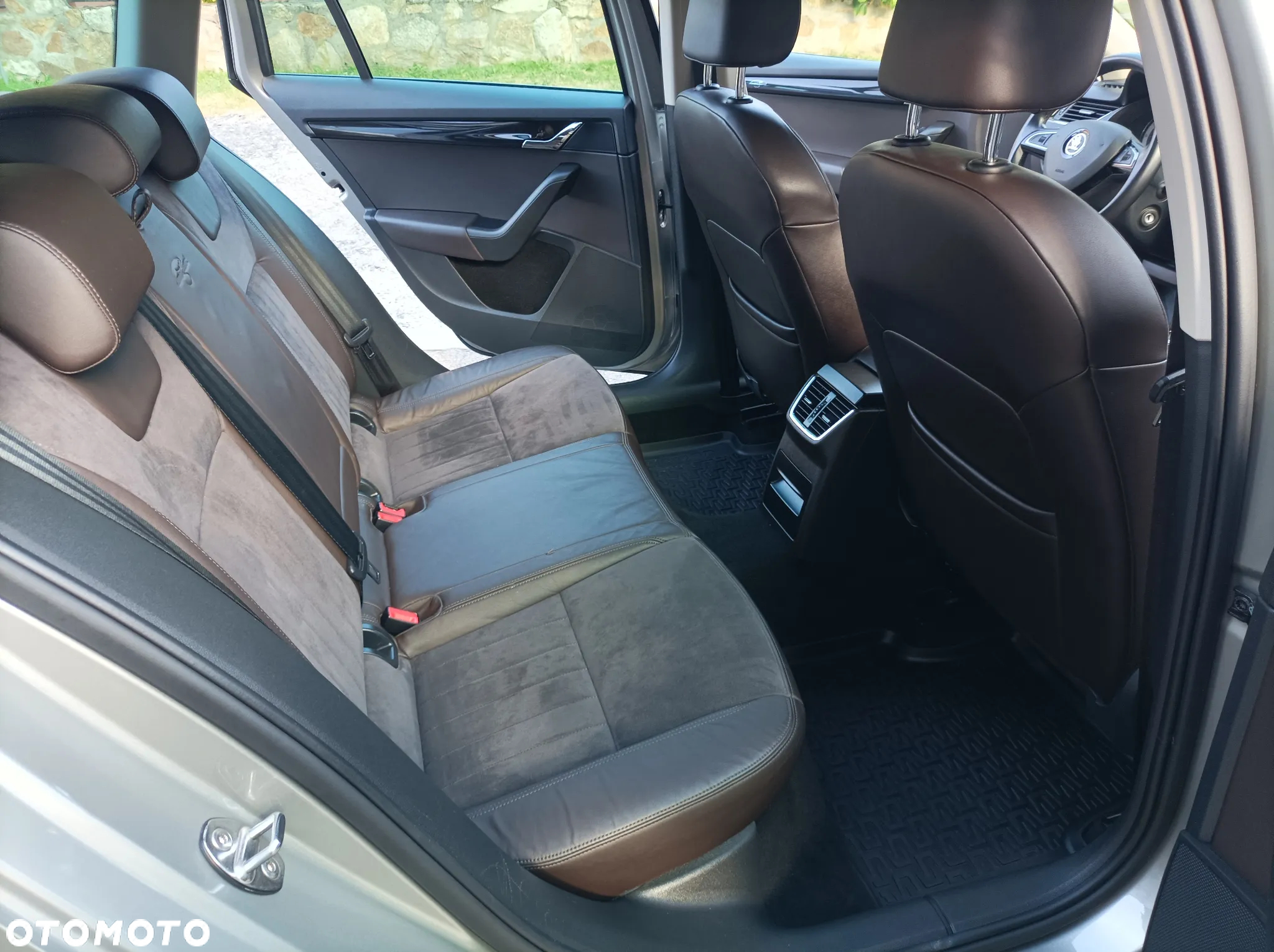 Skoda Octavia 1.8 TSI DSG L&K - 25