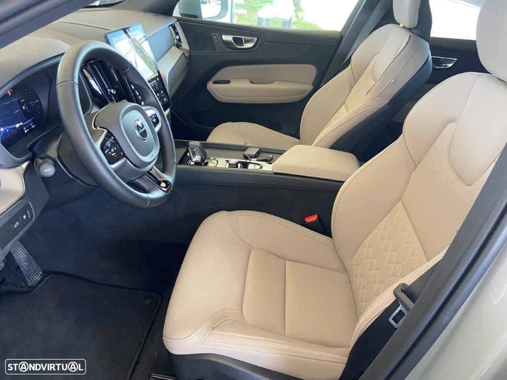 Volvo XC 60 2.0 T6 PHEV Core AWD - 11