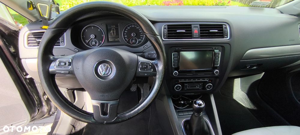 Volkswagen Jetta 2.0 TDI Highline - 10
