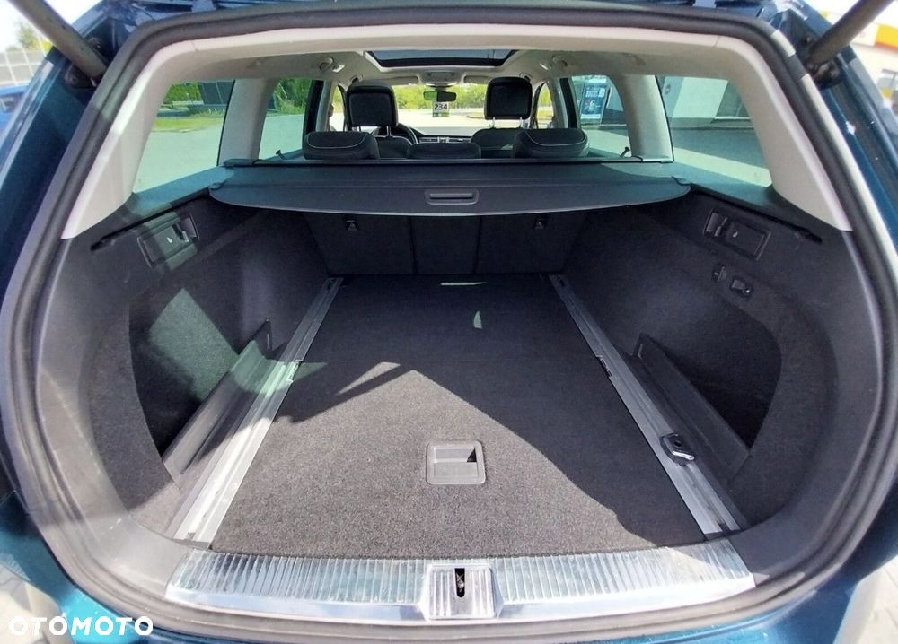 Volkswagen Passat 2.0 TDI SCR DSG 4Motion Elegance - 13