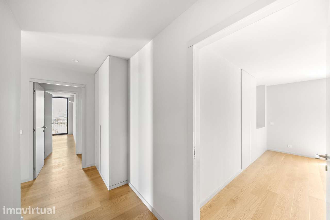 Apartamento T4 Premium com 2 Suítes e Segurança 24h - Grande imagem: 3/35
