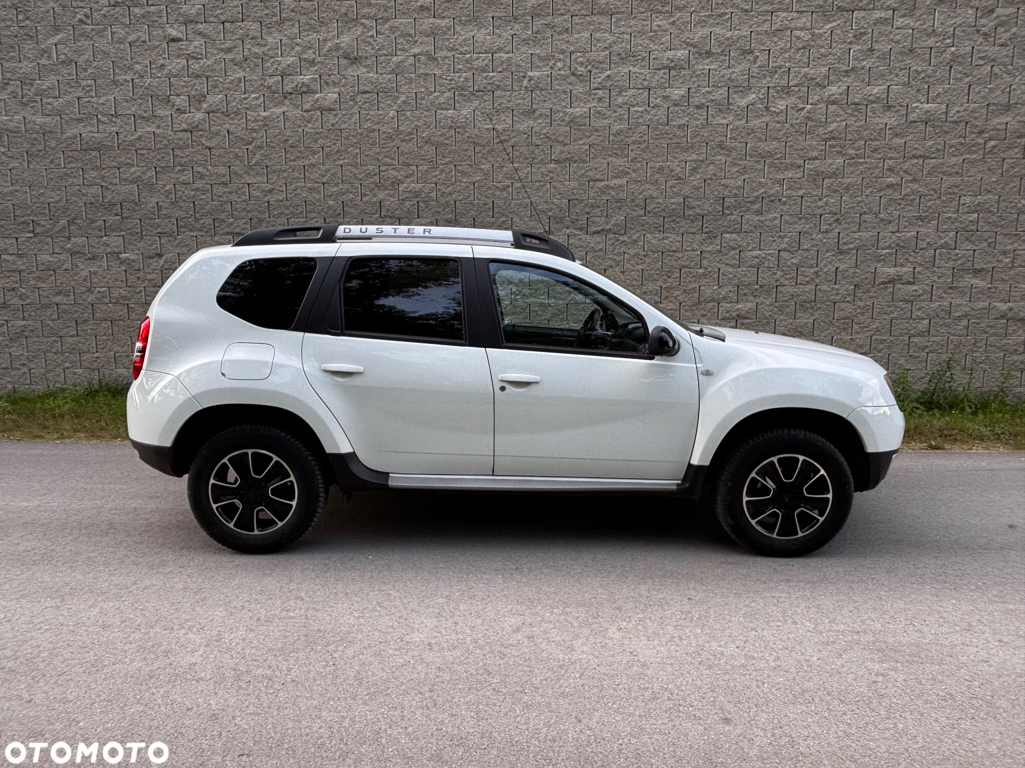 Dacia Duster 1.6 SCe Blackshadow S&S - 4