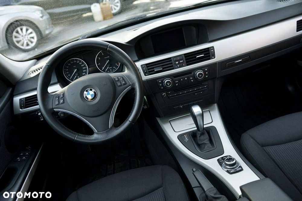 BMW Seria 3 318i - 24