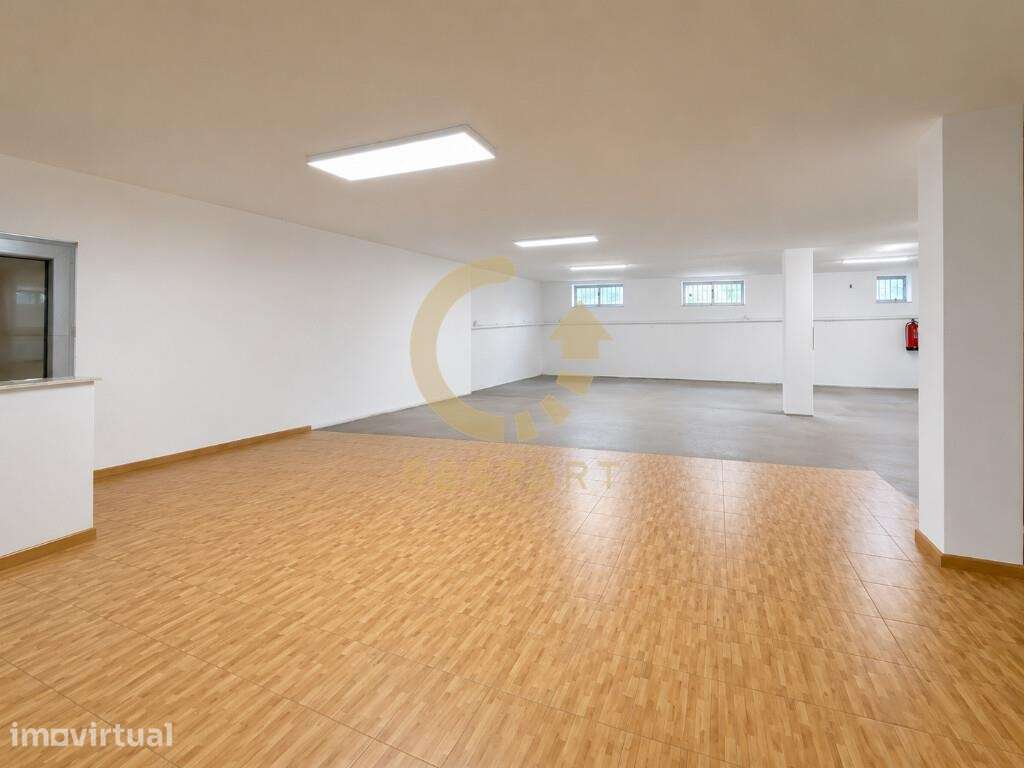 Garagem / Estacionamento Fechado com 190 m2 em Ermesinde - Grande imagem: 3/25
