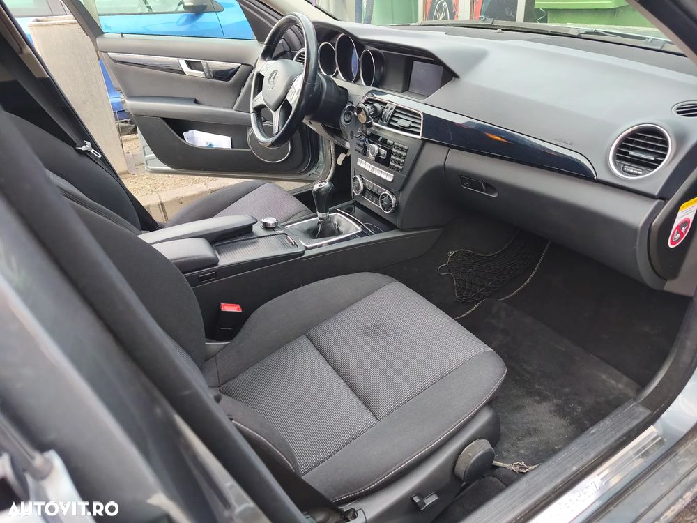 Mercedes-Benz C 180 BlueEFFICIENCY Elegance - 11