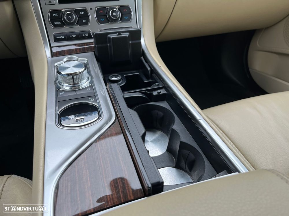 Jaguar XF 2.2 D Luxury - 35