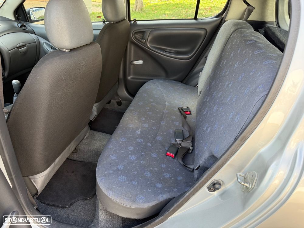 Toyota Yaris 1.0 Sol - 12