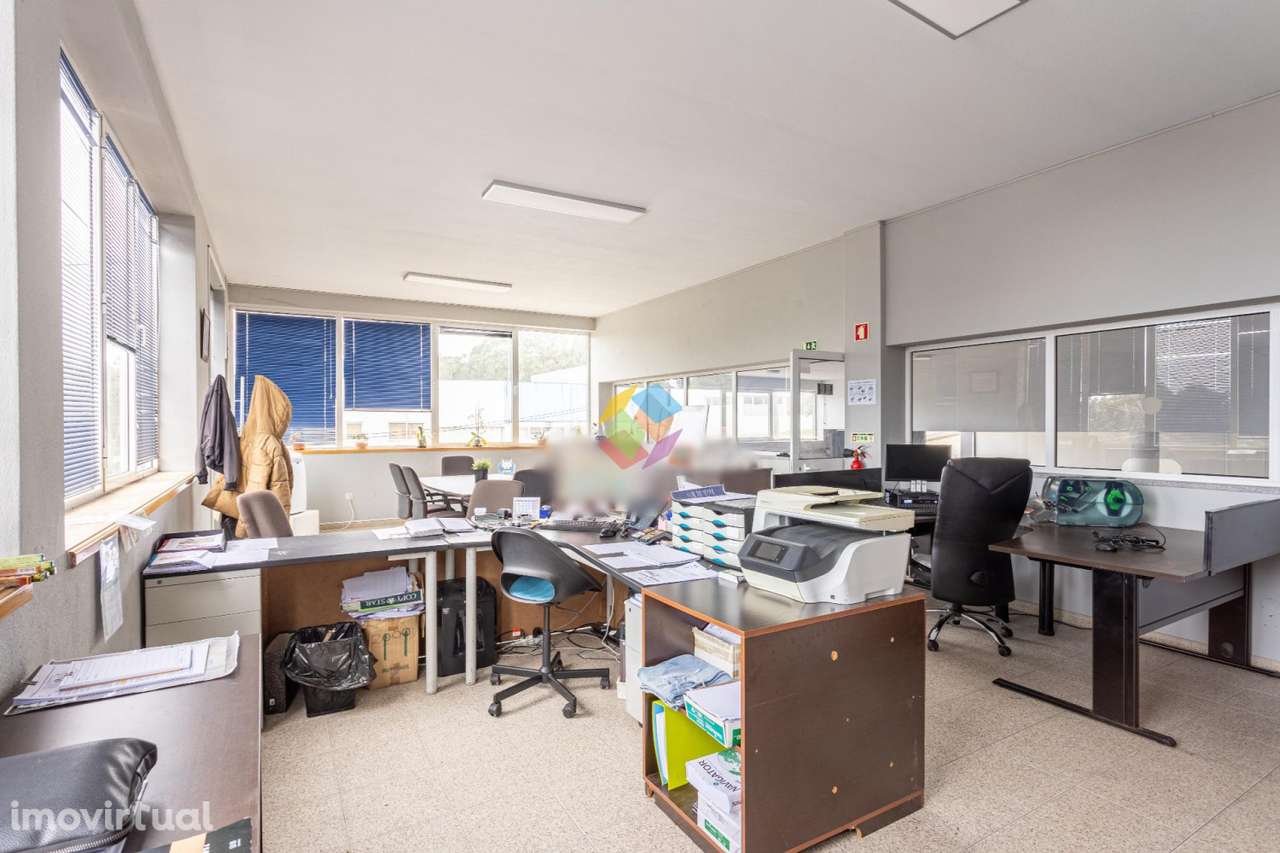 Armazém na Zona Industrial de São João de Vêr - Grande imagem: 3/29