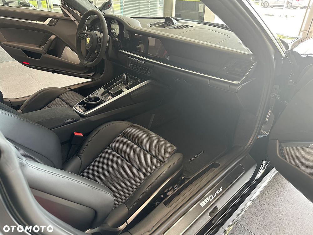 Porsche 911 Turbo - 16