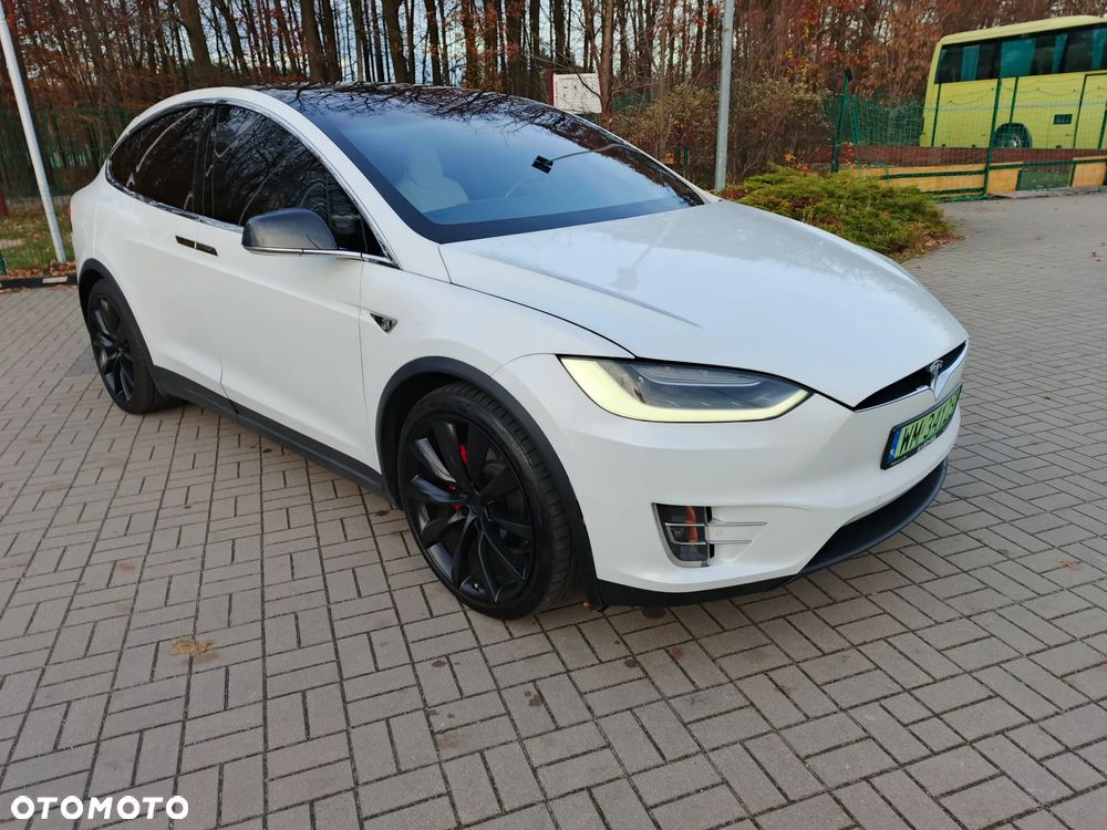 Tesla Model X - 8