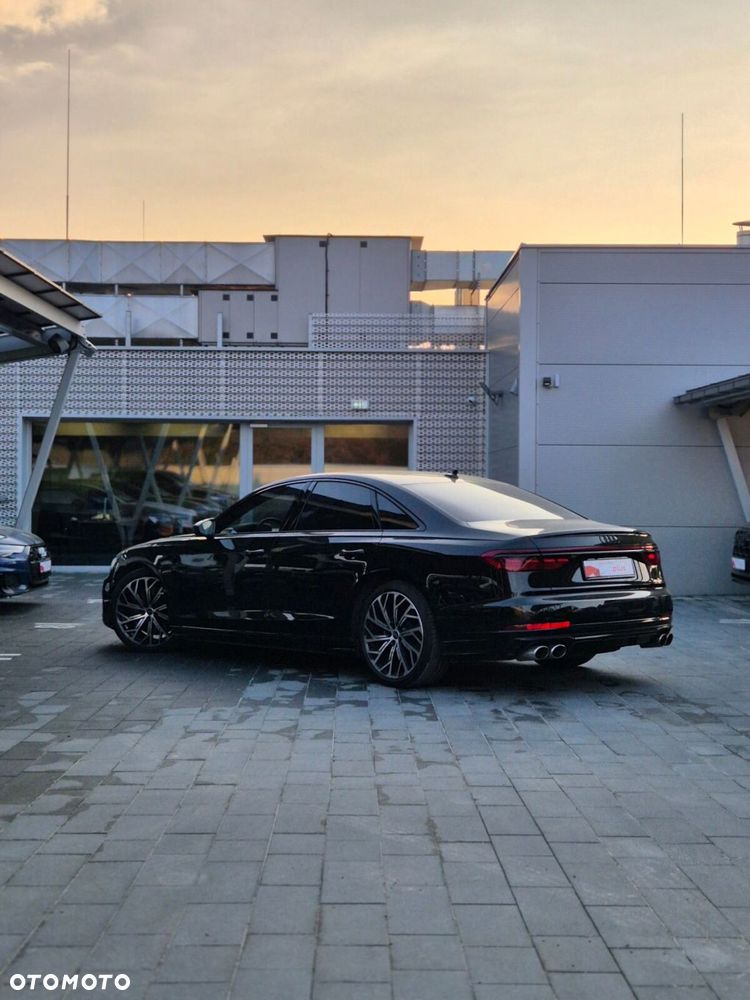 Audi S8 - 10