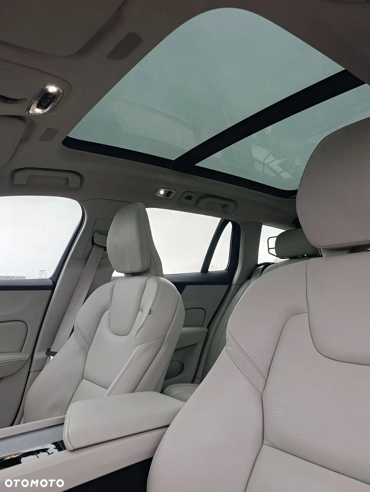 Volvo V60 Cross Country - 13