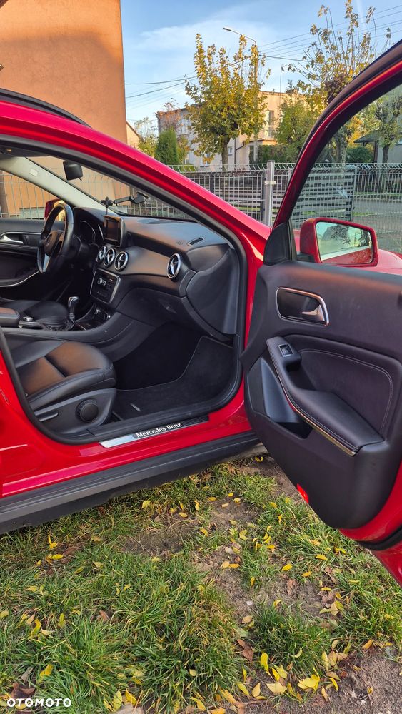 Mercedes-Benz GLA 200 - 11