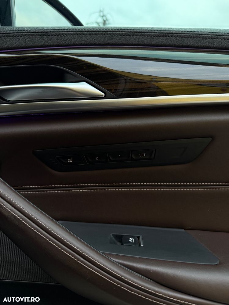 BMW Seria 5 530i xDrive AT - 30