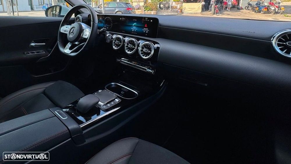 Mercedes-Benz A 250 e 8G-DCT AMG Line - 13