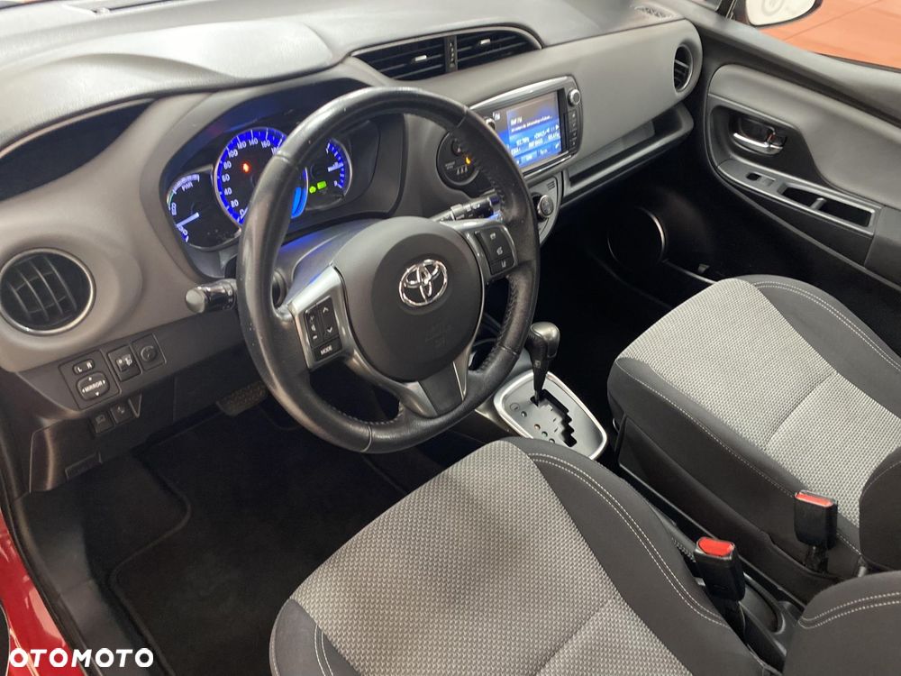 Toyota Yaris Hybrid 100 Premium - 10