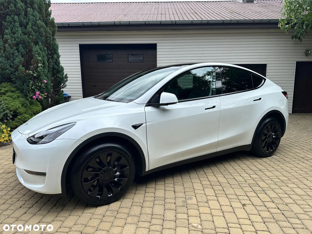 Tesla Model Y Long Range AWD - 1