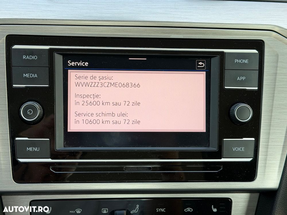 Volkswagen Passat 2.0 TDI DSG Trendline - 11