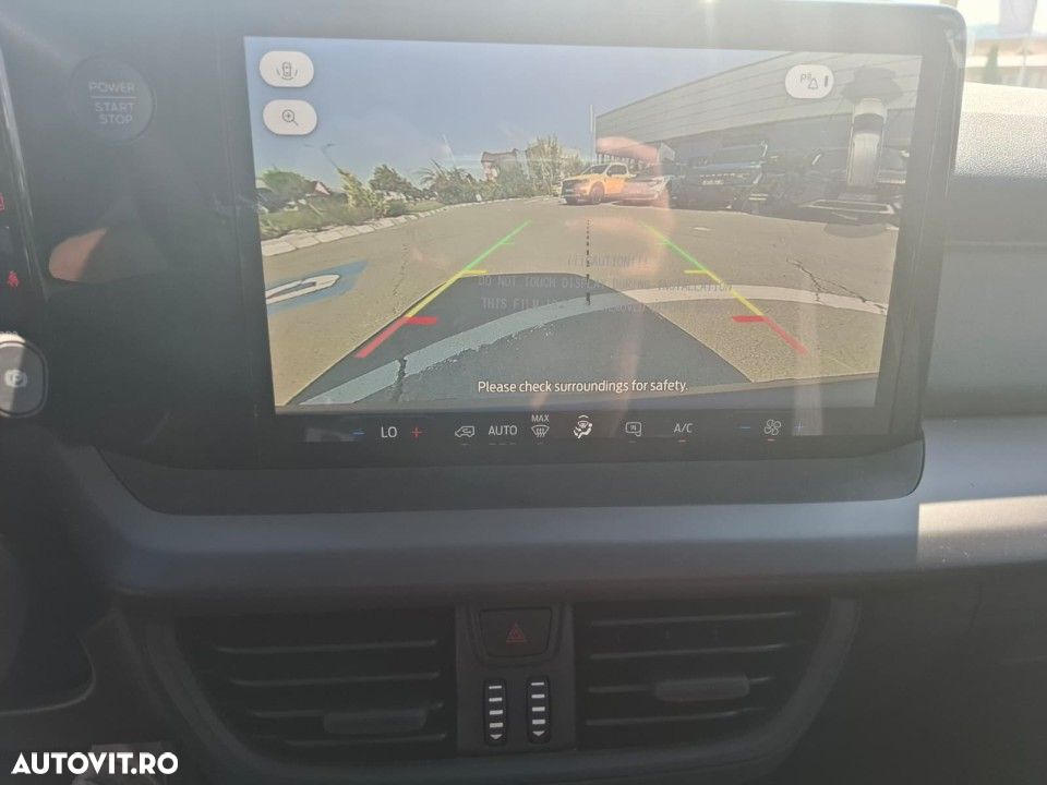 Ford Transit Courier - 15