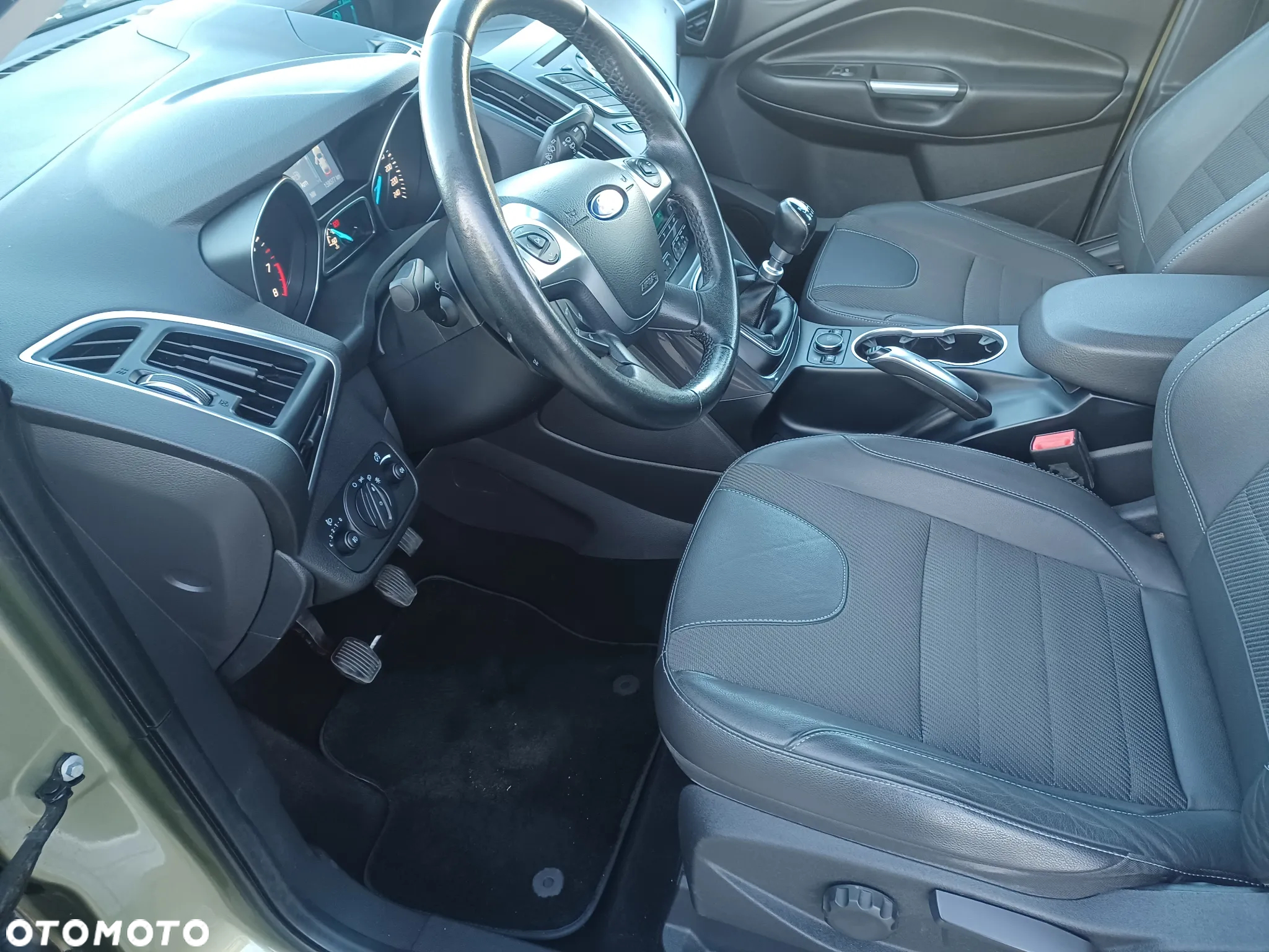 Ford Kuga - 16