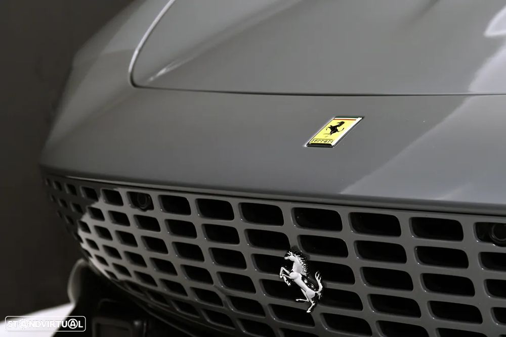 Ferrari Roma 3.9 Twin-Turbo V8 - 8