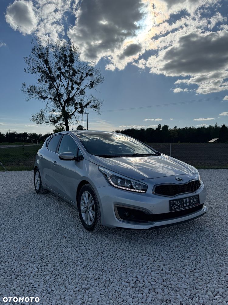 Kia Ceed 1.6 CRDi 136 ISG Vision - 2