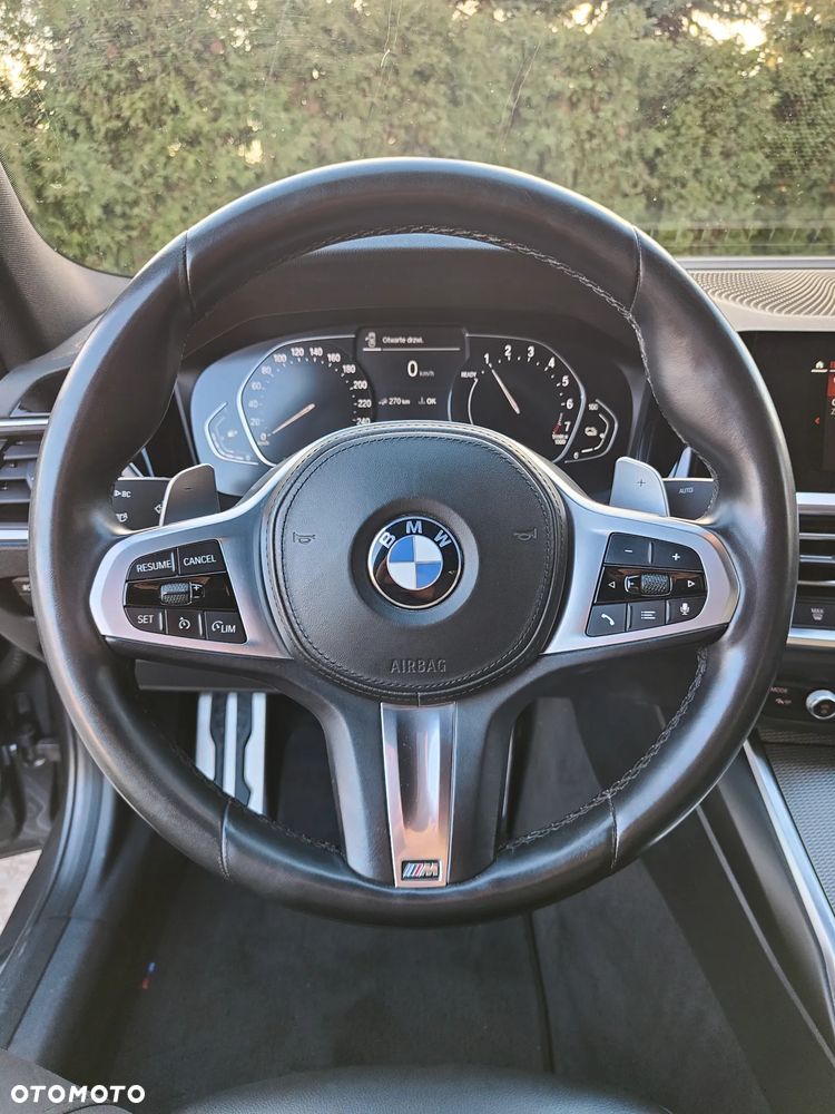 BMW Seria 3 330e M Sport - 36