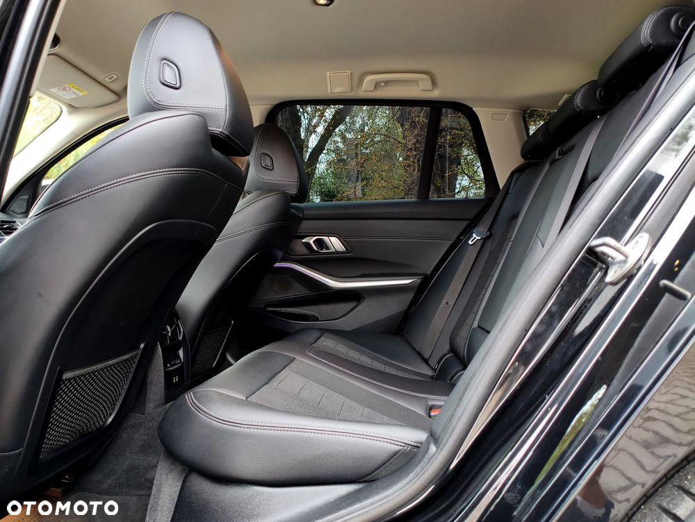 BMW Seria 3 330e Luxury Line sport - 34