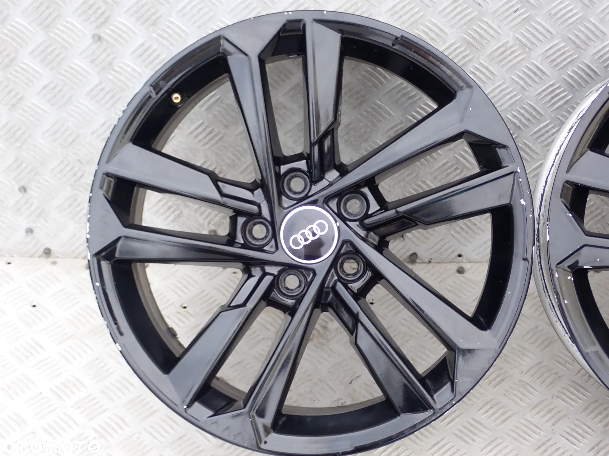 KOŁA FELGI ALUMINIOWE AUDI A3 8JX17 ET 46 5X112 8Y0601025E - 4