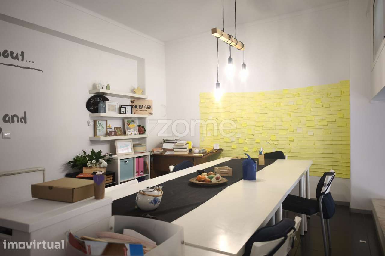Loja com 102 m2, localizado na Cruz Quebrada – Dafundo - Lisboa - Grande imagem: 3/18