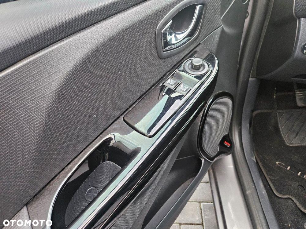 Renault Clio 1.2 16V 75 Experience - 22