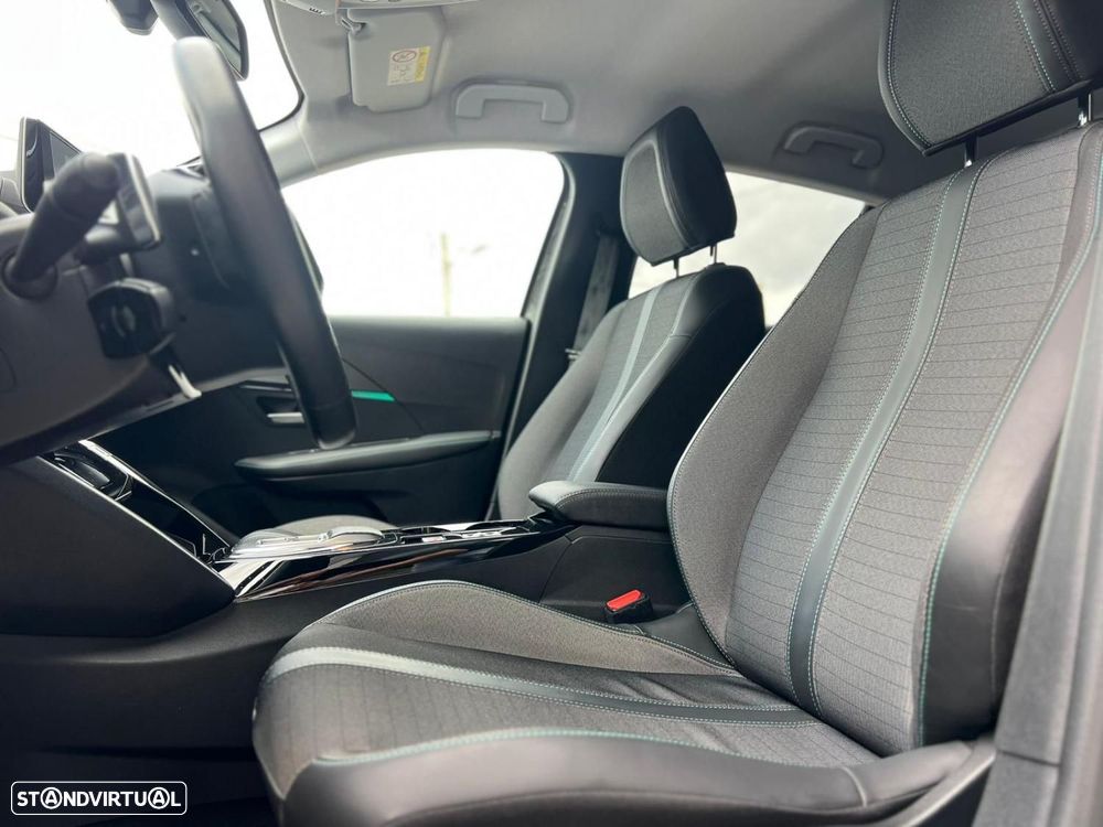 Peugeot 208 1.2 PureTech Allure EAT8 - 7