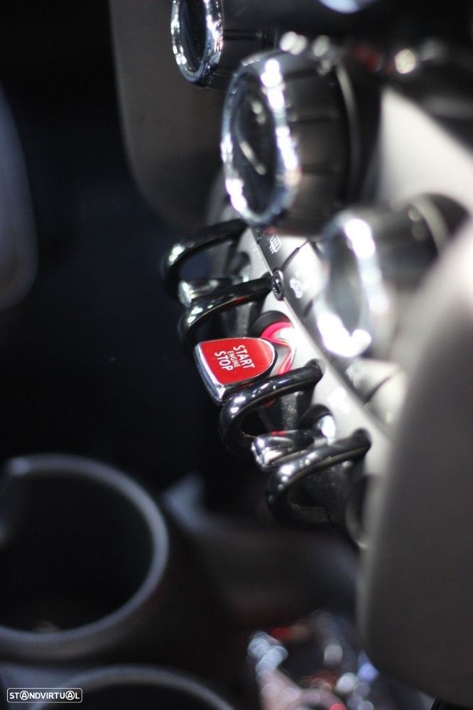 MINI 5 Portas Cooper SD Auto Desportiva - 16