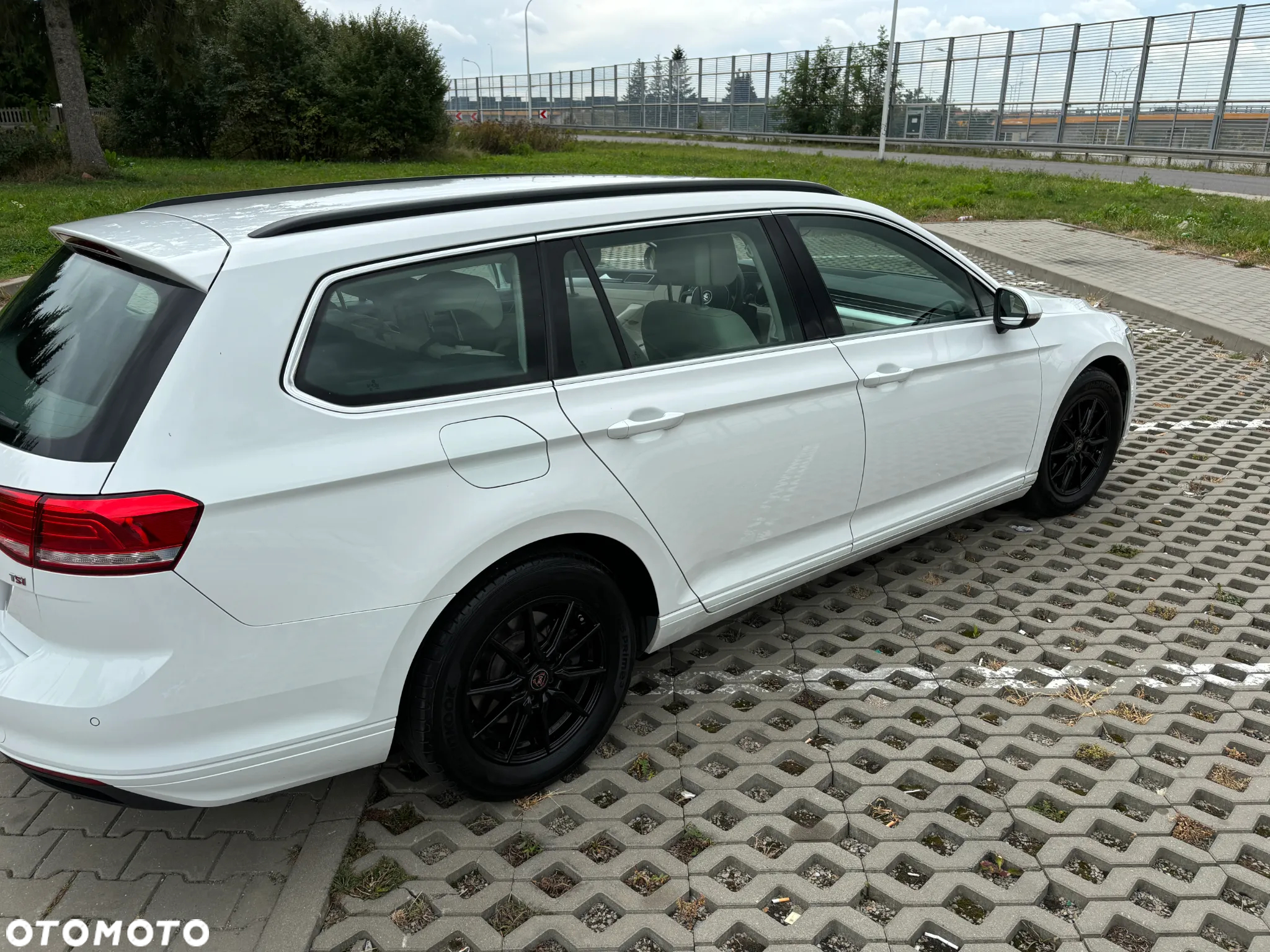 Volkswagen Passat - 4