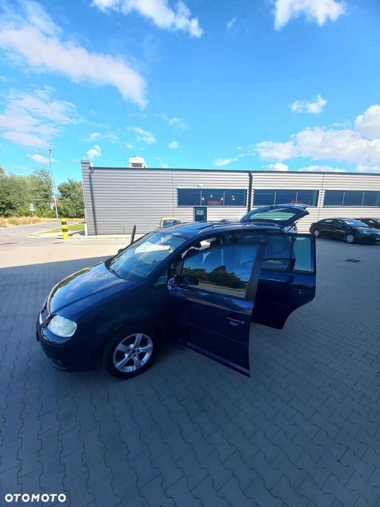 Volkswagen Touran - 16